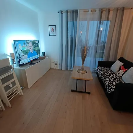 - Paris 5 Min De - Pk Prive Gratuit - 4 Personnes - Terrasse Jardin Apartment *
