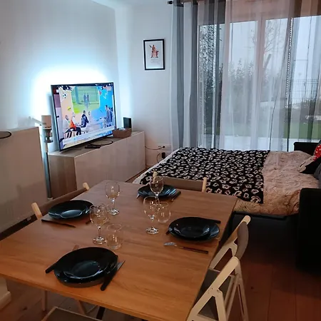 - Paris 5 Min De - Pk Prive Gratuit - 4 Personnes - Terrasse Jardin Apartment *