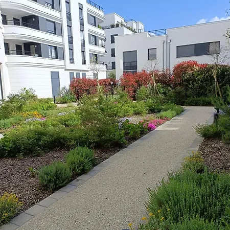 Apartment - Paris 5 Min De - Pk Prive Gratuit - 4 Personnes - Terrasse Jardin